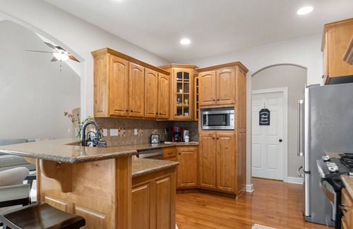 Turners House | Entire Home w/ WiFi, Jetted tub, Gas Fireplace, 3-car Garage w/ EV Charger
