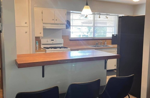 Norman House | Entire home, walking distance to OU
