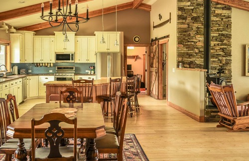 Stevensville House | Entire Home with 180 degree Mountain Views of the Bitterroot