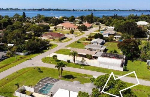 Englewood House | Entire home with pool & beach 5 min away!