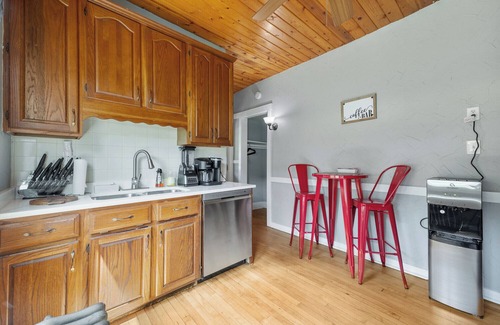 Glen Ellyn House | Entire house/4bd 1bath/Laundry/GlenEllyn/Lombard/Wheaton/FreeParking&WIFI