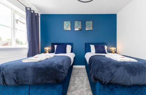 Stevenage Apartment | Entire House - Contractor's, Families & More