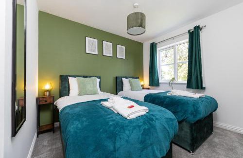 Stevenage Apartment | Entire House - Contractor's, Families & More