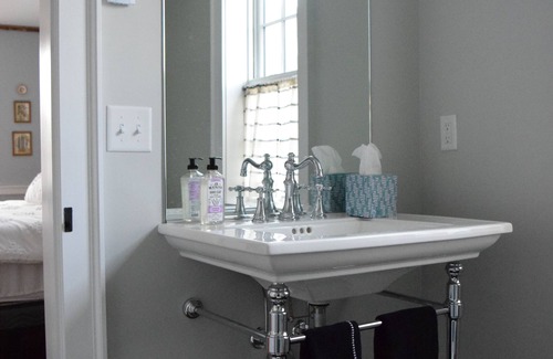 Stonington Bed & Breakfast | Entire House-Dragonfly Inn at Dean’s Mill Farm