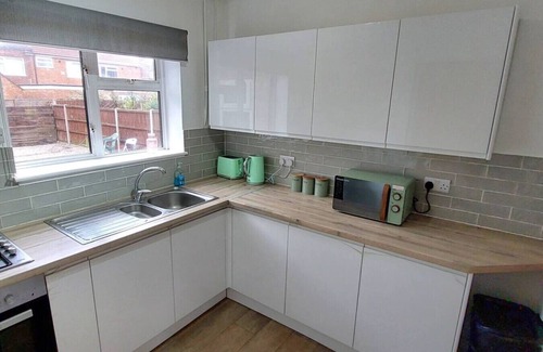 Gloucester House | Entire House| Long Stays in Gloucester|Contractors