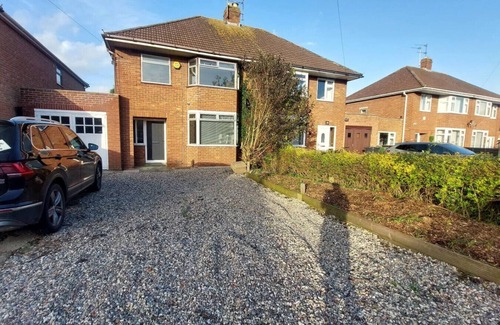 Gloucester House | Entire House| Long Stays in Gloucester|Contractors