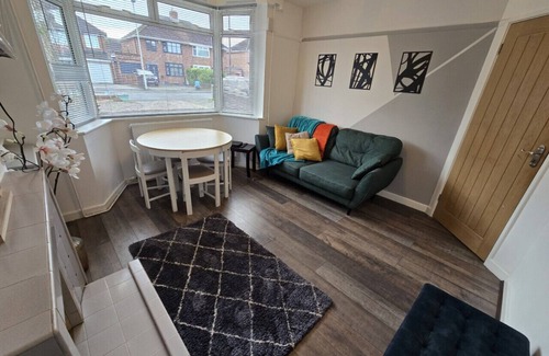 Gloucester House | Entire House| Long Stays in Gloucester|Contractors