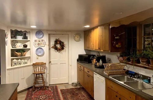 Arlington House | ENTIRE HOUSE - Private Vermont House on 52 acres