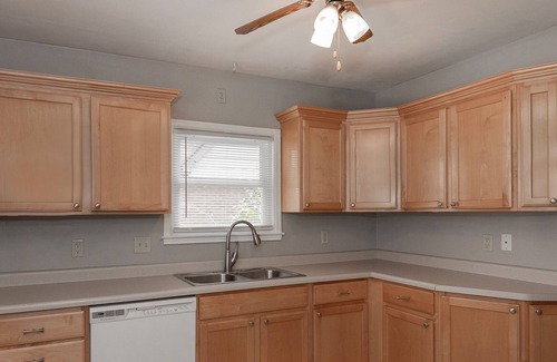 Moline House | Entire house to yourself, laundry, fenced yard, and 2 car garage!