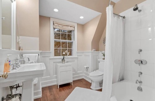 Bethesda House | Entire LUX Home in Bethesda
