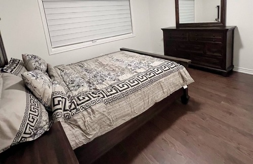 Halton Regional Municipality House | Entire luxurious Retreat 4 Bedroom 2.5 washroom inMilton forlarge families of 10