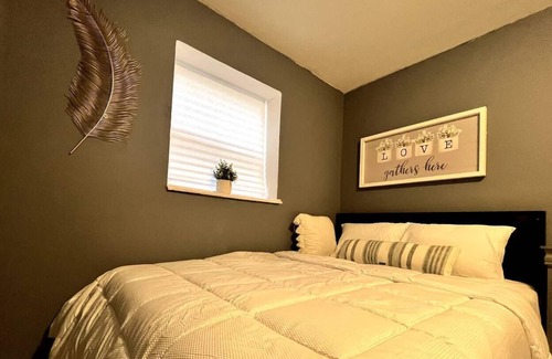 Irvington House | Entire Luxury 2 Bedroom Near NY/EWR With Workspace