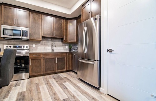 Red Deer House | Entire luxury basement suite in Liberty Landing.