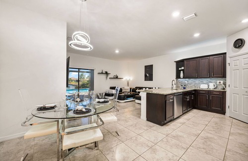 Pelican House | 🌴🥥🍹Entire Luxury Duplex With Gulf Access Canal View Saltwater Pool🌴🥥🍹