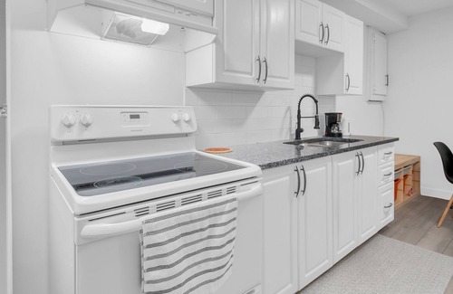Forest Lawn House | Entire Luxury Guest Suite: Beautiful Oasis