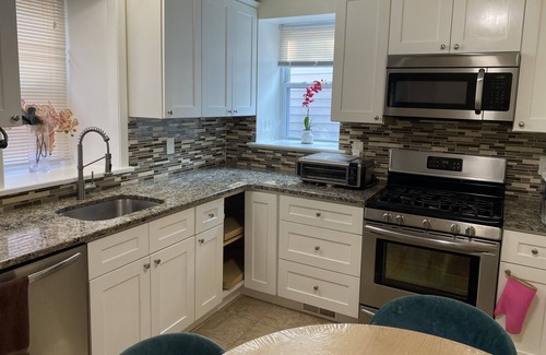 Manayunk House | Entire minimalism style 3 bedroom single house in bala cynwyd no cleaning fee