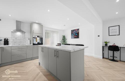 Clayton House | Entire Modern & Spacious 3BDR home in Manchester right next to Coop Live & Ethiad