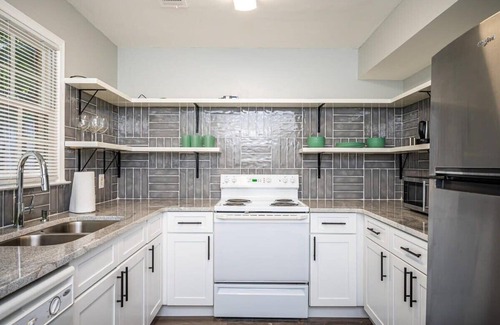 Norcross House | Entire Place Cozy Quiet 2b2b Townhouse