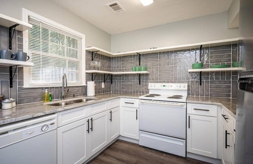 Norcross House | Entire Place Cozy Quiet 2b2b Townhouse