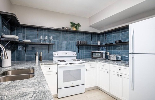 Norcross House | ENTIRE PLACE! Cozy! QUIET! 2B2B TOWNHOUSE! SP67