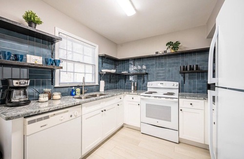 Norcross House | ENTIRE PLACE! Cozy! QUIET! 2B2B TOWNHOUSE! SP67