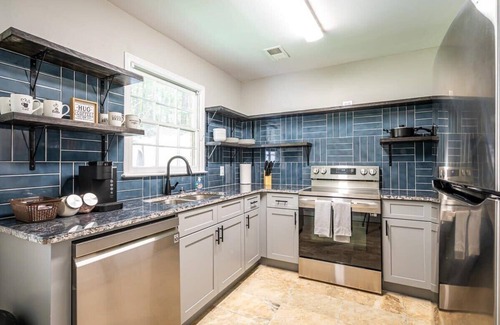 Norcross House | ENTIRE PLACE COZY QUIET 2b2b TOWNHOUSE