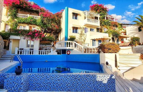Piskopiano Apartment | Entire private Suite Sea Full View with balcony, shared pool and Air conditionin