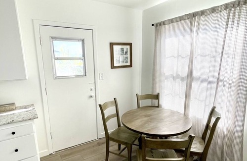 Los Alamitos House | Entire Private Comfortable Clean 3 Bedroom Home