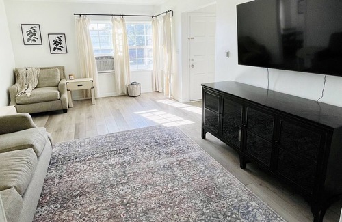 Los Alamitos House | Entire Private Comfortable Clean 3 Bedroom Home