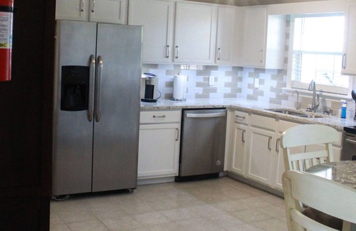 Morehead City House | Entire residential home rental. Quiet cul-de-sac. Minutes to beach.