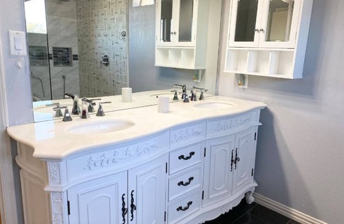 Fort Worth House | Entire residential home minutes from AT&T stadium