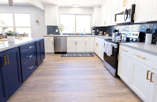 Albuquerque House | Entire Residential Home|2 🏠 in 1|Full Remodel|Huge Yard|🔥 Pit|2 Kitchens|🌄 Views