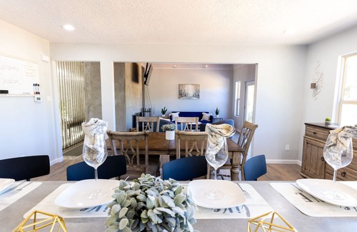 Albuquerque House | Entire Residential Home|2 🏠 in 1|Full Remodel|Huge Yard|🔥 Pit|2 Kitchens|🌄 Views