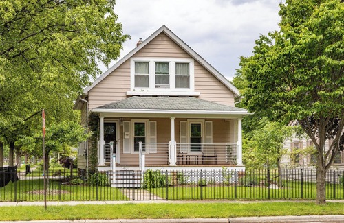 Green Bay Apartment | Entire Separate Basement Guest Studio~Lower Duplex in a house