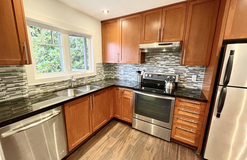 District of North Vancouver House | Entire top-level house & private deck, walking distance to forest attractions