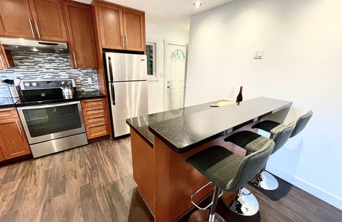 District of North Vancouver House | Entire top-level house & private deck, walking distance to forest attractions