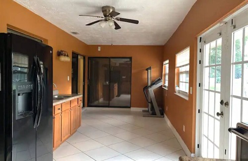 Survey Creek House | Entire Vacation Waterfront 3/2 home, Huge Backyard for Family or Remote working