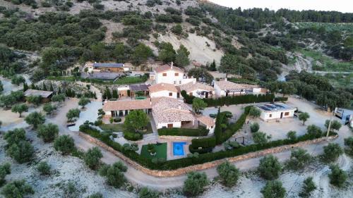 Campocamara House | ENTRESIERRAS Apartamentos rurales piscina 24h con barbacoa y espacio para eventos