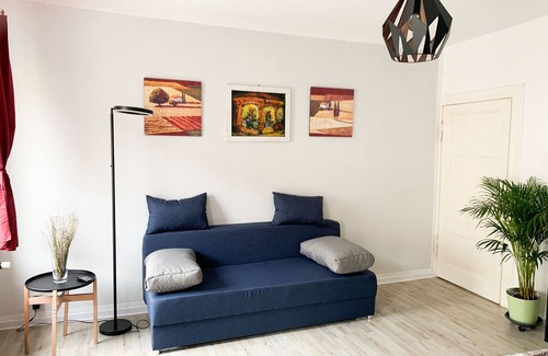 Schwerin Apartment | Entspannung Pur: Stadtnahe Ferienwohnung mit Grünem Rückzugsort im Garten