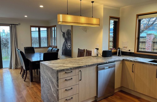 Wanaka House | Enviable downtown Wanaka location. Room for up to 9 guests