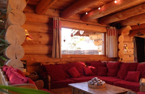 Superbolquere Ski Chalet | environment friendly log home