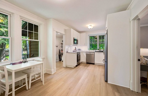 Ephraim House | Ephraim Fall Escape | Walk to Bay, Shops & Wilson’s