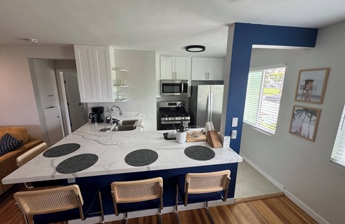 Village of La Jolla Apartment | EPIC 2-bedroom apartment/Steps to beach/AC and WiFi/Just Remodeled