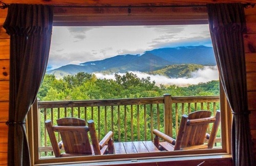 Gatlinburg - Pigeon Forge Cabin | EPIC FALL COLORS GREET you from every window-Magical Experience! PRIME Location