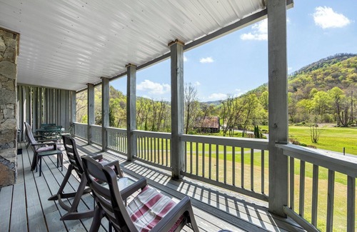 Whittier Condo | Epic Mountain & Golf Views! Huge deck! Washer & Dryer! Full Kitchen! Amenities!