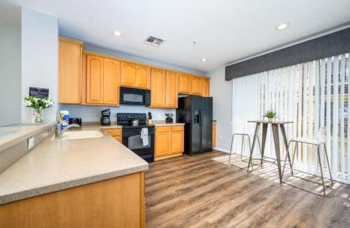 Florida Central Atlantic Coast Apartment | Epic Universe New Modern Townhome, Near The Parks - 4029