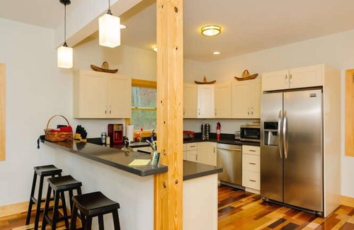 Asheville House | Epic Views! Immaculate Modern Cabin Just 10 Min. From Downtown!
