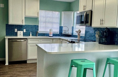 Weeki Wachee Gardens House | EPIC Weeki Wachee riverfront home Waterfront Kayaks included