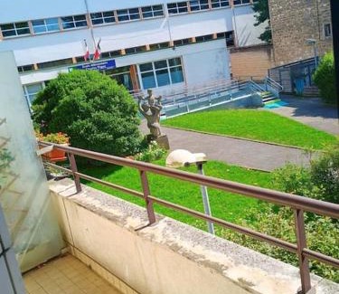 Le Kremlin-Bicetre Apartment | Epsilona, 2 min to Paris 13 Balcony Parking