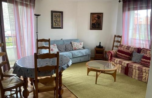 Le Kremlin-Bicetre Apartment | Epsilona, 2 min to Paris 13 Balcony Parking